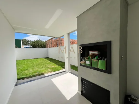 Imagem Imperdível casa à venda em Florianópolis-SC, no bairro Ingleses do Rio Vermelho, com 3 quartos, 3 suítes e 150m² de área.