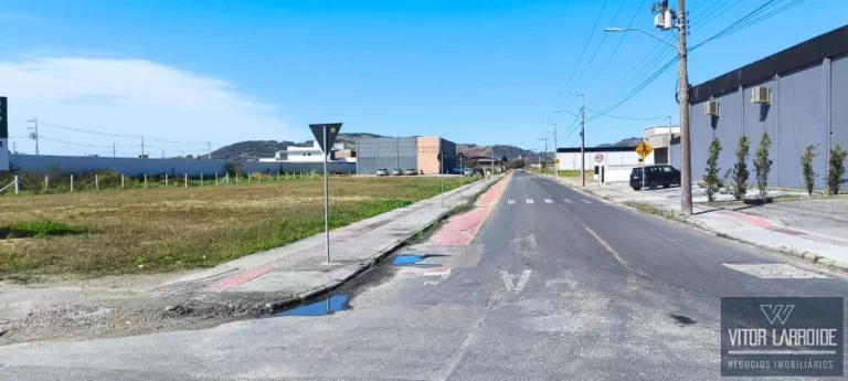 Imagem Terreno de Esquina 2.704m² à Venda no Bairro Recife