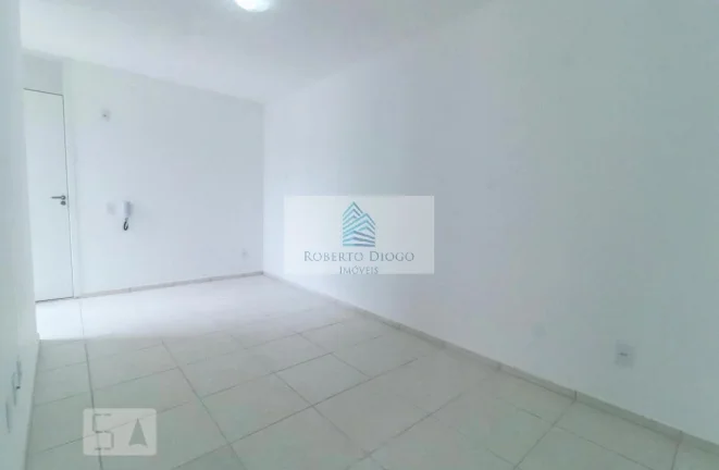 Imagem Apartamento à venda no Rio de Janeiro-RJ, bairro Camorim: 2 quartos, 1 sala, 1 banheiro, 1 vaga de garagem, 45m² de área.