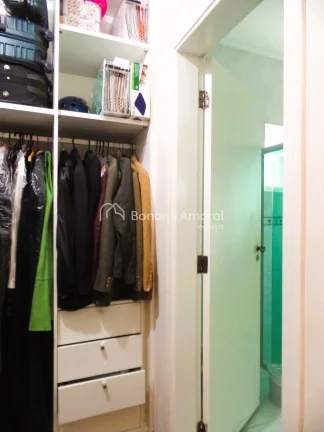 Imagem Térrea, bem localizada, em rua tranquila.
Sala para 2 ambientes, lareira, lavabo, escritório, 3 su...