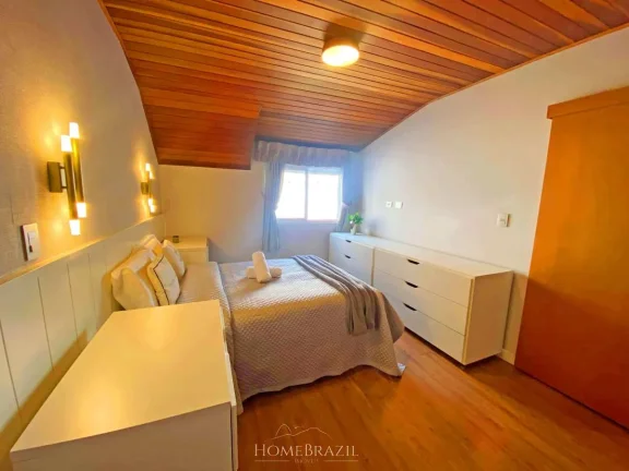 Imagem Apartamento Duplex à Venda no Village de Lacoline – Avenida Principal de Campos do Jordão