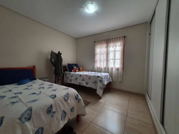 Imagem Casa em Vila à venda, térrea, Campo Belo 3 quartos, quintal com possibilidade de jardim, piscina, churrasqueira entre outros. 5 vagas de garagem.