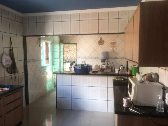 Imagem Imperdível! Casa à venda em Campo Grande-MS, Jardim Vida Nova, 3 quartos, 3 salas, 2 banheiros, 3 vagas, 161m². Venha conferir!