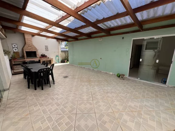 Imagem Casa térrea à venda apenas 200 metros da praia no coração da cidade piscina