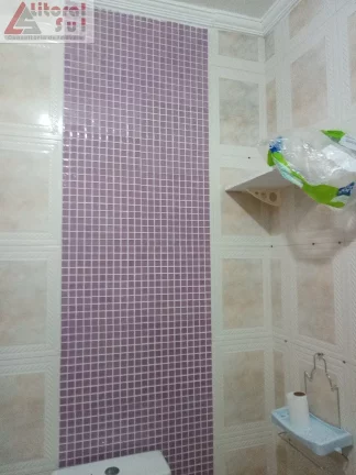 Imagem Casa à venda em Praia Grande-SP, bairro Maracanã: 2 quartos, 1 suíte, sala, 2 banheiros, 1 vaga e 75m² de área. Imperdível!