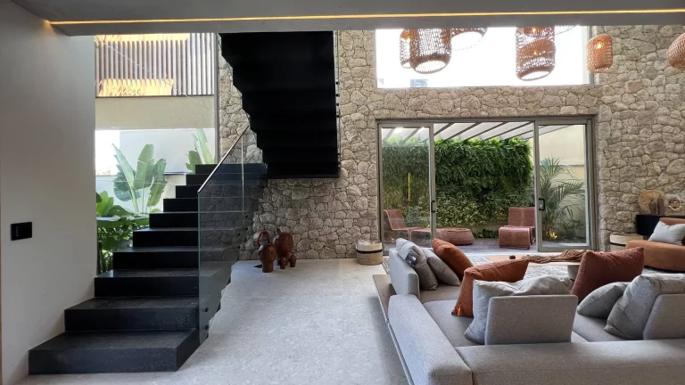 Imagem *Casa Excepcionalmente Decorada à Venda no Módulo 11, Riviera*