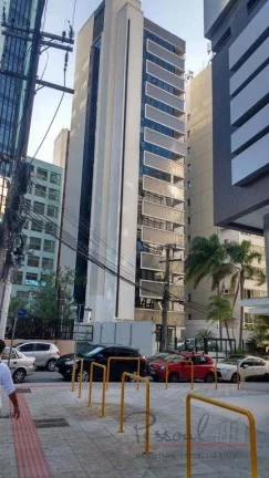 Imagem Sala comercial com área privativa de 60,79m² e área total de 101,02m². SEMI MOBILIADA. O Centro ...