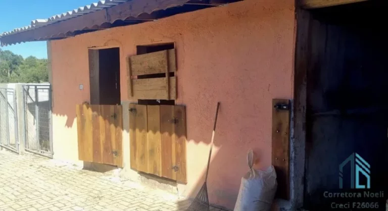 Foto do imóvel: Chácara 100 % aproveitável de esquina, mobiliada, registrada, com casa, salão de festas, em Contenda - PR