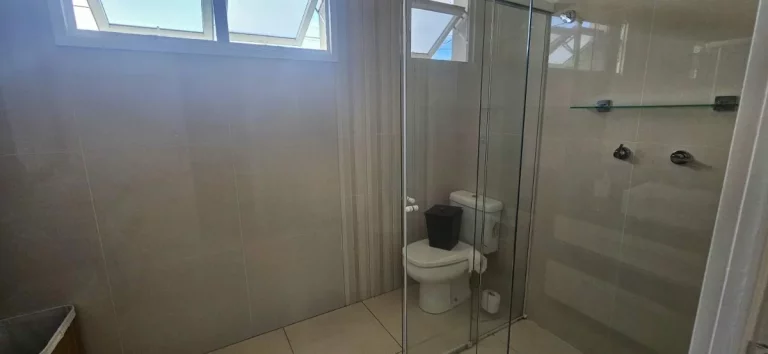 Imagem Casa Para Locação,360m2. Finamente Mobiliada, 5 Dormitórios(3 Suítes), 6 Vagas , Santa Mônica, Florianópolis/SC