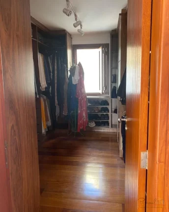 Imagem Essa casa incrível, tem uma identidade única, extremamente elegante, com muita luz e ventilação ...
