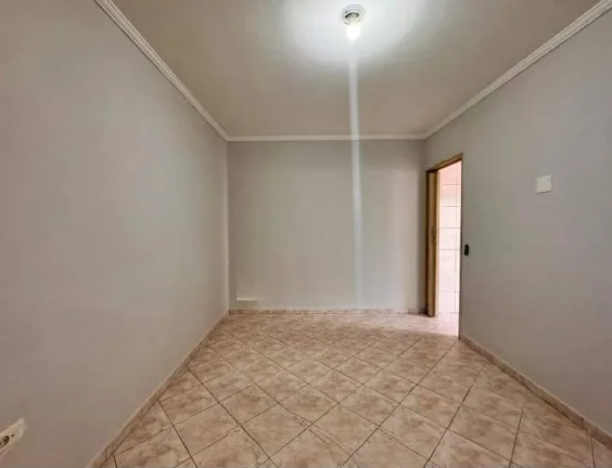 Imagem Casa para Alugar com 55mts, quintal no Jardim Rina