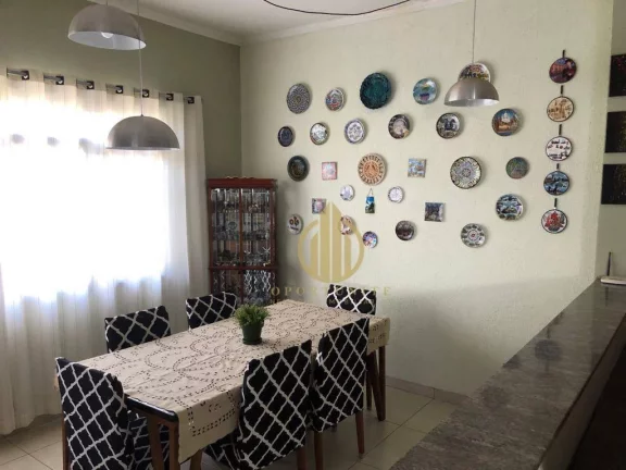 Imagem Casa três dormitórios com edícula