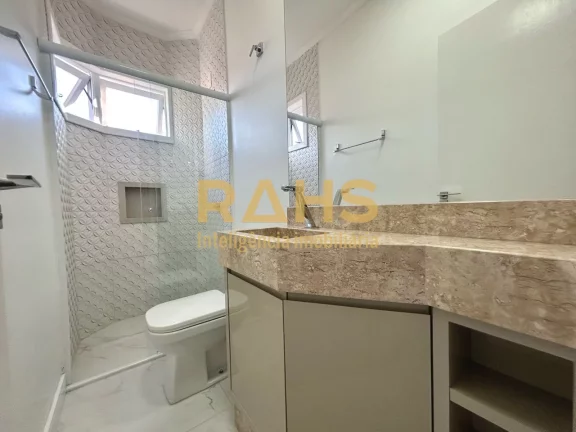 Imagem Excelente residência com 5 quartos, sendo 4 suítes, em condomínio fechado localizado no bairro Gl...