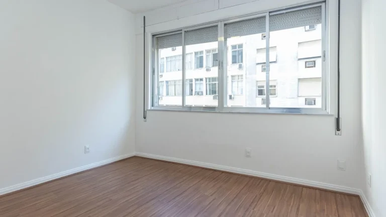 Imagem Apartamento 126M², 3Q, 1 Banheiro, 1 Vaga, Armários.