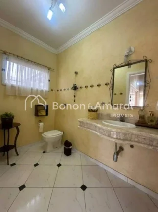 Imagem Casa com 3 dormitórios sendo 1 suíte, closet e varanda com linda vista, sala de jantar, estar e TV...