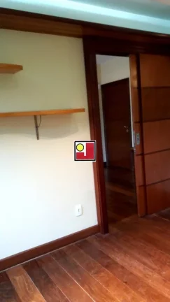 Imagem Vendo 3Q Jardim Europa, em frente ao BarraShopping, dependências, 2 vagas, churrasqueira, quadra poli, campo de futebol e volei de praia, pier, balsa