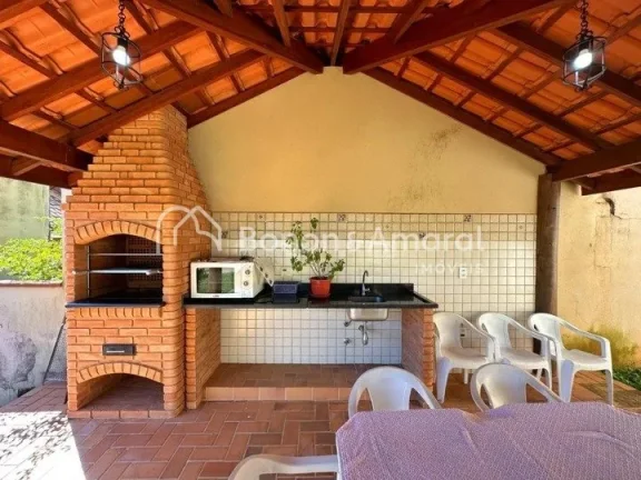 Imagem Ótima casa à venda, espaçosa com 274 m² de área construída. A residência possui ampla sala pa...
