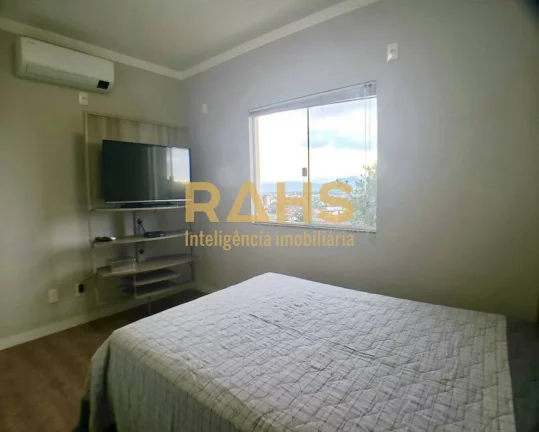 Imagem Belíssimo Sobrado averbado à venda em rua sem saída no bairro Iririú em Joinville SC - 990 mil S...