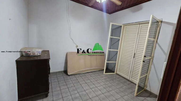 Imagem Casa para Venda em Limeira, Parque Residencial Abílio Pedro, 2 dormitórios, 1 banheiro, 2 vagas