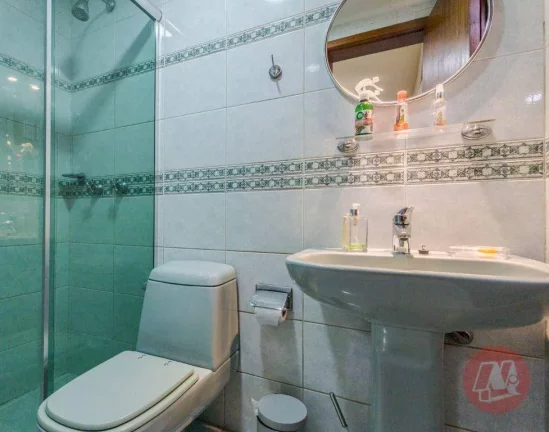 Imagem Casa de 208 m² com 4 quartos, 3 vagas e piscina.