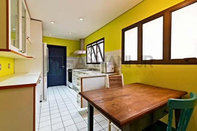 Imagem Apartamento de Luxo na Jardim Europa, São Paulo-SP: 3 quartos, 3 suítes, 3 salas, 5 banheiros, 3 vagas - 225m². Aproveite!