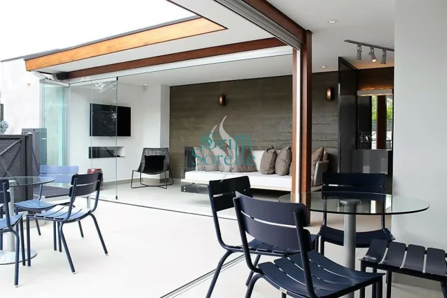 Imagem Luxuosa Casa/Sobrado à Venda em Moema - São Paulo/SP.