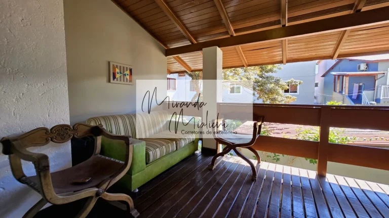 Imagem Casa Multifamiliar para venda em Ponta das Canas, 495m²