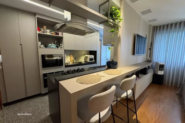Imagem Este espaçoso apartamento de 95 metros quadrados está localizado no prestigiado bairro Funcionári...