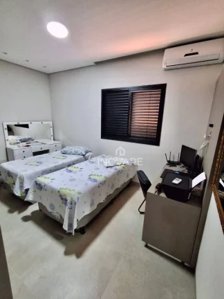 Imagem Casa com 3 dormitórios à venda, 195 m² por R$ 1.200.000 - Village Imperial - Itumbiara/GO
