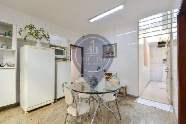 Imagem Casa à venda na Saúde, São Paulo-SP: 5 quartos, 3 suítes, 2 salas, 4 banheiros, 3 vagas, 309m². Venha conferir!