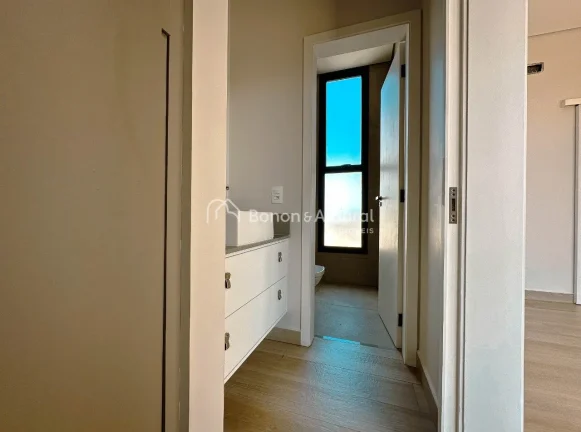 Imagem Casa de Alto Padrão com 5 Suítes, Piscina e Infraestrutura Completa

Apresentamos uma casa de alto...