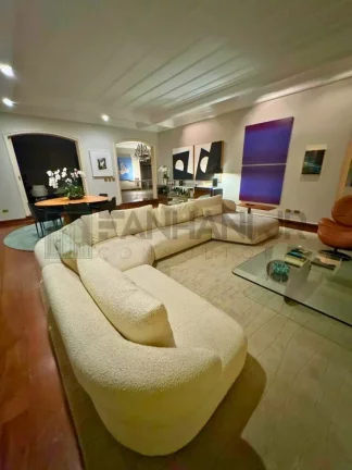 Imagem Imponente Residência de Alto Padrão no Morumbi: 5 Quartos, 5 Suítes, 6 Salas, 8 Banheiros, 10 Vagas de Garagem e 1.100m² de Área.