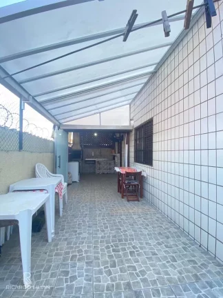 Imagem Apartamento Garden com quintal privativo localizado a 350 metros da praia do Caiçara.