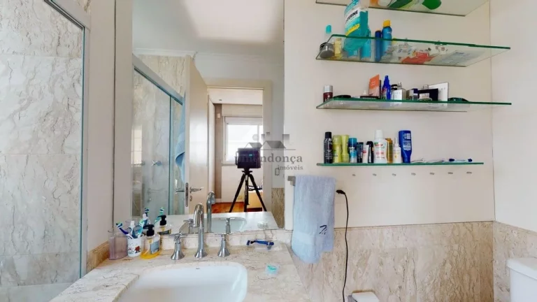 Imagem Apartamento à venda com 3 quartos e 5 vagas em Alto De Pinheiros-SP, 376m²