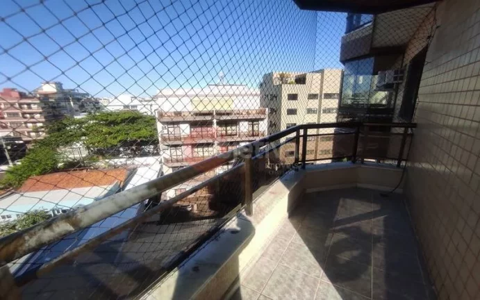 Imagem Cobertura a venda com 4 quartos (2 suítes) no bairro Algodoal - Cabo Frio