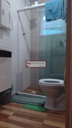 Imagem Vendo uma excelente casa com edícula terreno de 149 M2, no Jardim Lucélia Grajaú SP valor 340 mil. A Casa principal contém 2 dormitórios, 1sala,1 cozinha,1 banheiro,1área de servico, área de lazer, 1 vaga de garagem. Edícula contém, 1quarto, 1 banheiro, 1