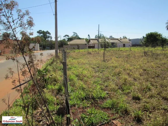 Imagem 2 Terrenos Juntos à Venda no Asfalto no Jardim Lagoa Dourada, 900m2