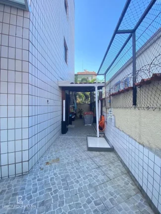 Imagem Apartamento Garden com quintal privativo localizado a 350 metros da praia do Caiçara.