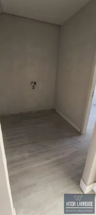 Imagem Sala Comercial Térrea na Av. Marcolino Martins Cabral