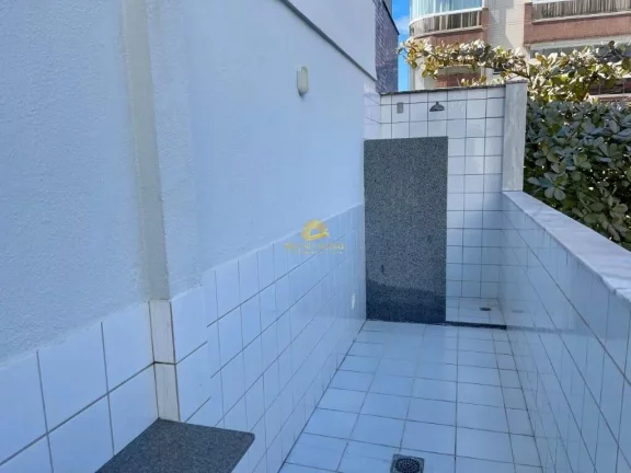 Imagem Descubra este lindo apartamento para alugar na Enseada Azul, Guarapari. Com uma área privativa de 7...