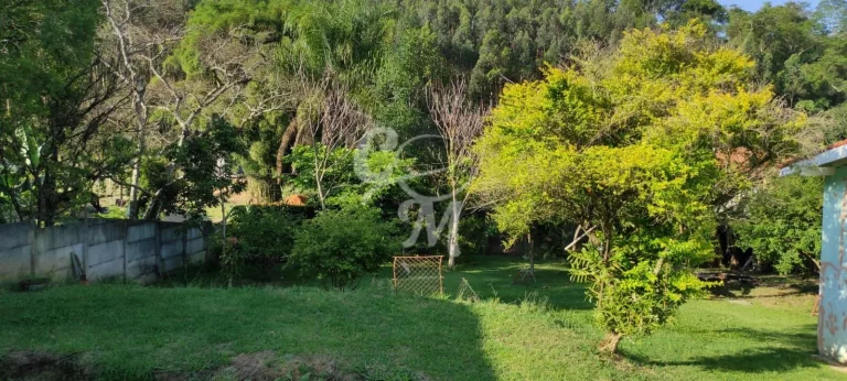 Imagem Chácara com muito verde na Roseira
