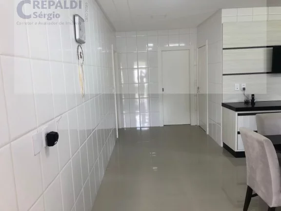 Imagem Impecável casa à venda em Bairro Michel Criciúma-SC, Centro: 3 quartos, 1 suíte, 2 salas, 3 banheiros, 4 vagas de garagem, 200m² de área.