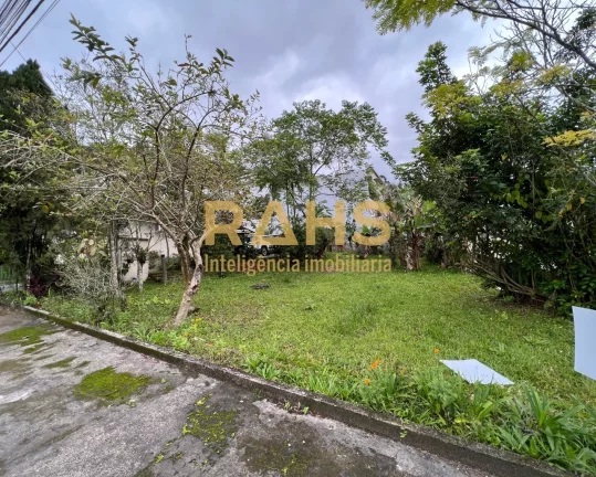 Terreno plano no Bairro Glória, com 702,75 m2, localização privilegiada, rua lateral da Rua XV de...