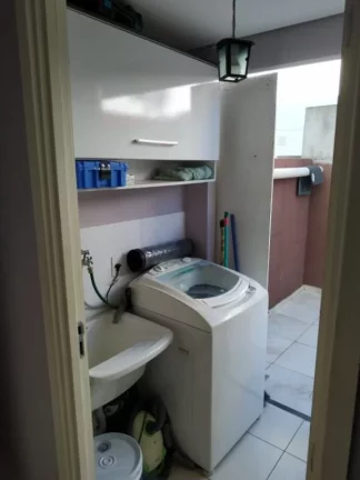 Imagem Sobrado com 2 dormitórios à venda, 59 m² por R$ 310.000,00 - Vila Colorado - Suzano/SP