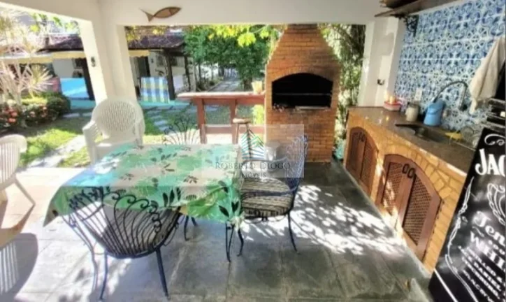 Imagem Casa de Luxo à Venda em Maria Paula, Niterói-RJ: 4 Quartos, 1 Suíte, 2 Salas, 3 Banheiros, 3 Vagas de Garagem