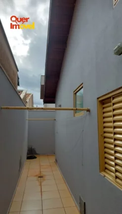 Imagem Casa à venda no Jardim Ouro Branco, Ribeirão Preto-SP - 3 quartos, 1 suíte, 2 salas, 2 banheiros, 3 vagas, 130m² - Quer Imóvel Negócios Imobiliários.