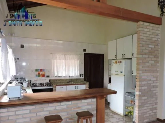 Imagem Casa na Granja Viana com muito espaço em rua tranquila
 Casa com pé direito alto, amplas varandas,...