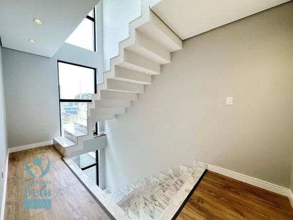 Imagem Maravilhoso Sobrado com 3 dormitórios à venda, 195 m² por R$ 990.000 - Capão da Imbuia - Curitiba/PR