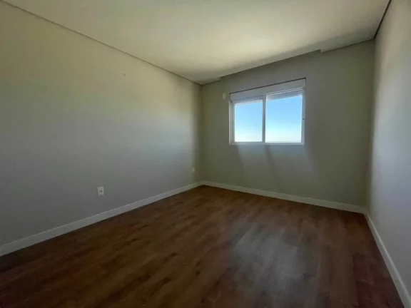Imagem Apartamento frente mar com 3 dormitórios sendo 1 suíte e 1 vaga em Navegantes/SC