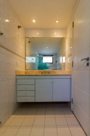 Imagem Venda de Apartamento de Alto Padrão na Vila Andrade, São Paulo-SP: 3 Quartos, 2 Suítes, 4 Banheiros, 2 Vagas, 121m².